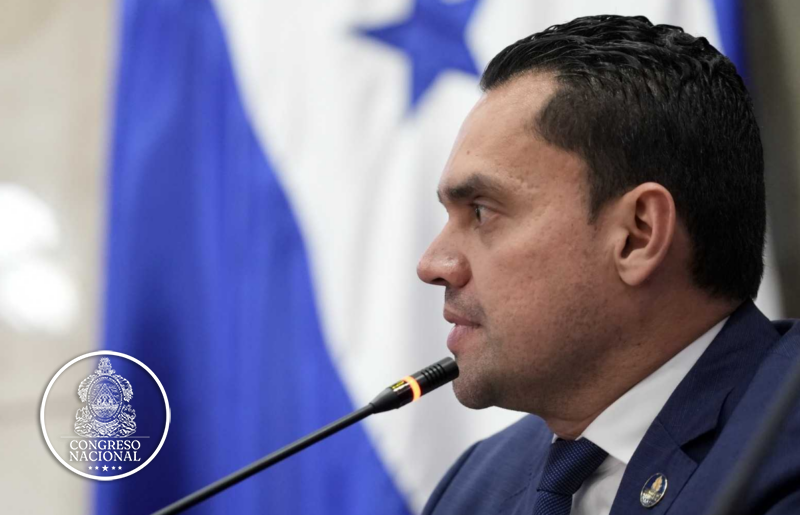 CN entrega aporte económico a Instituto Renacimiento en Gracias a Dios