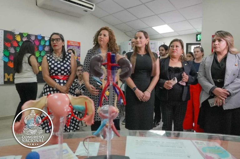 Congreso Nacional fortalece apoyo a población femenina con visita a Ciudad Mujer